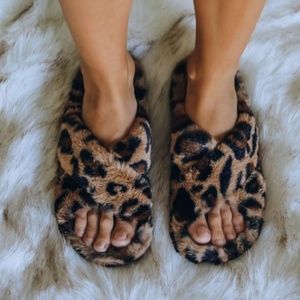 Vici Leopard faux fur slipper - size 10, NWT